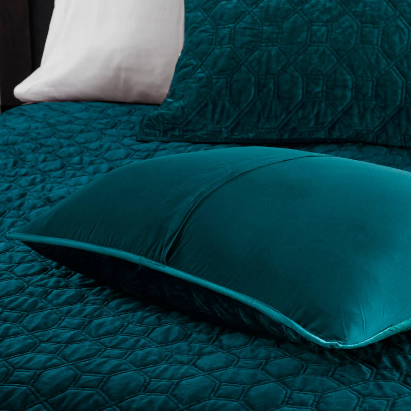 3 Piece Velvet Quilt Set