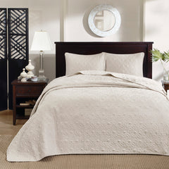 Reversible Quilt and Bedspread Set perspective