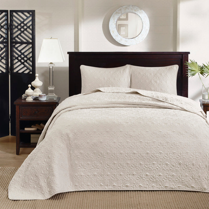 Reversible Quilt and Bedspread Set