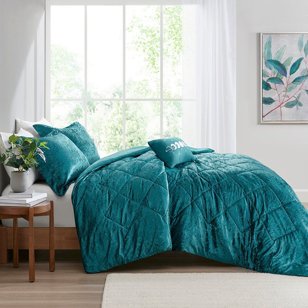 Full/Queen Velvet Comforter Set with Throw Pillow Media 7