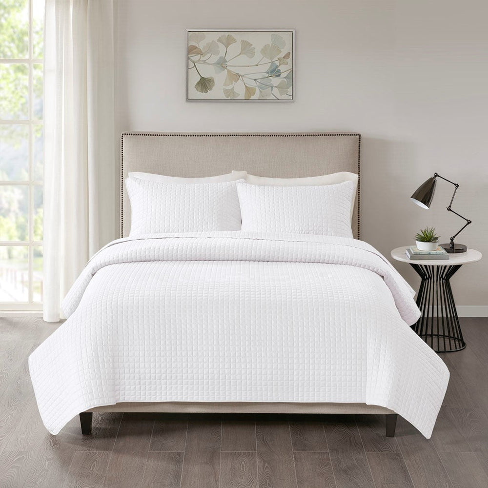 3 Piece Reversible Quilt Set White King/Cal King Media 1