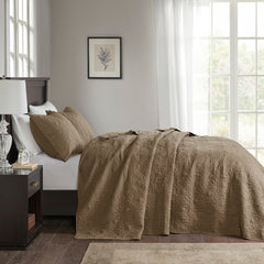 Reversible Quilt and Bedspread Set perspective