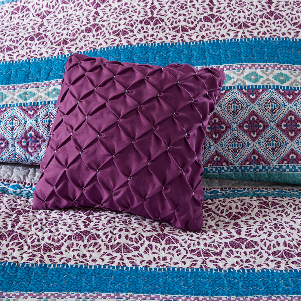 Twin/Twin XL Reversible Quilt Set with Throw Pillows Media 2