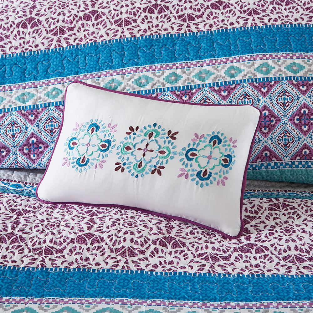 Full/Queen Reversible Quilt Set with Throw Pillows Media 6