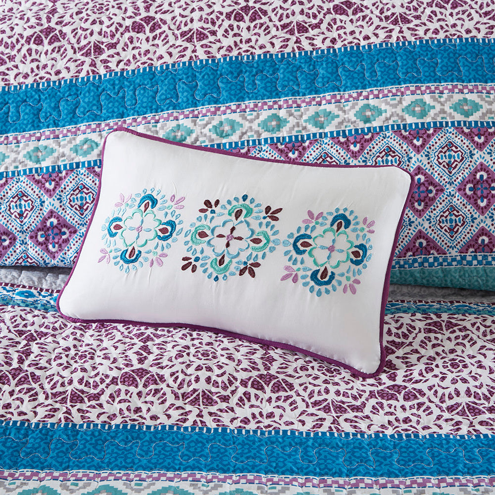 Twin/Twin XL Reversible Quilt Set with Throw Pillows Media 6