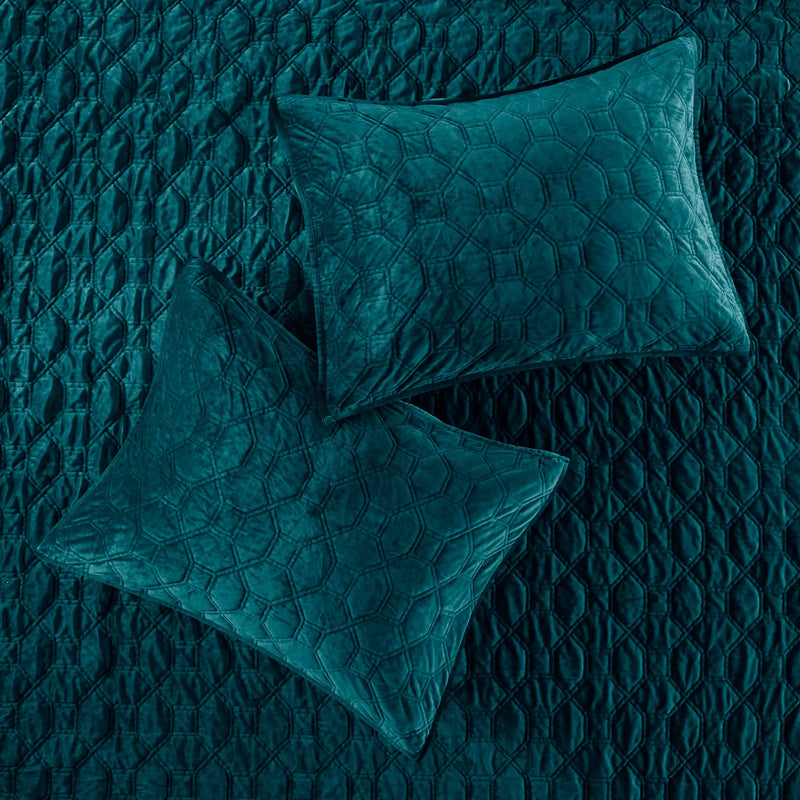 3 Piece Velvet Quilt Set
