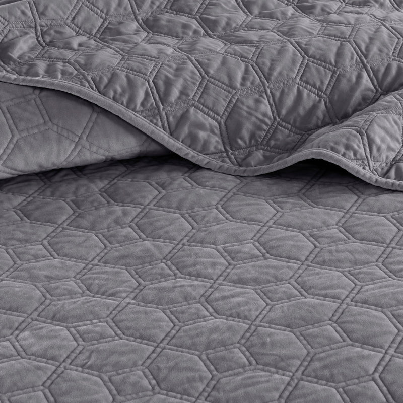 3 Piece Velvet Quilt Set