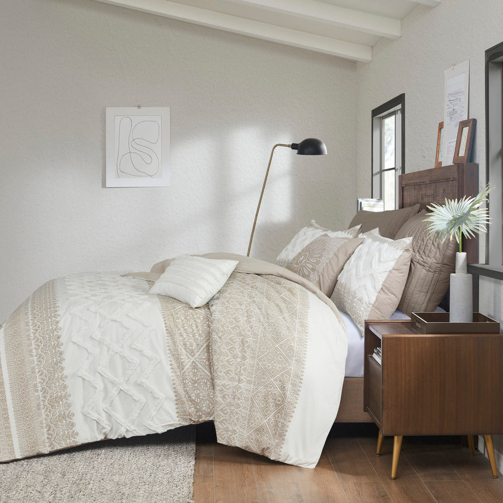 King/Cal King 3 Piece Cotton Duvet Cover Set with Chenille Tufting Media 15