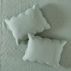 Reversible Scalloped Edge Quilt Set perspective