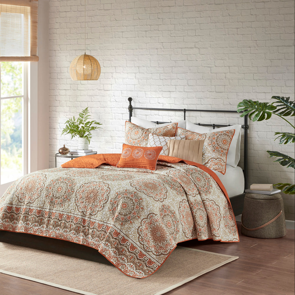 6 Piece Reversible Quilt Set with Throw Pillows Orange Full/Queen Media 1