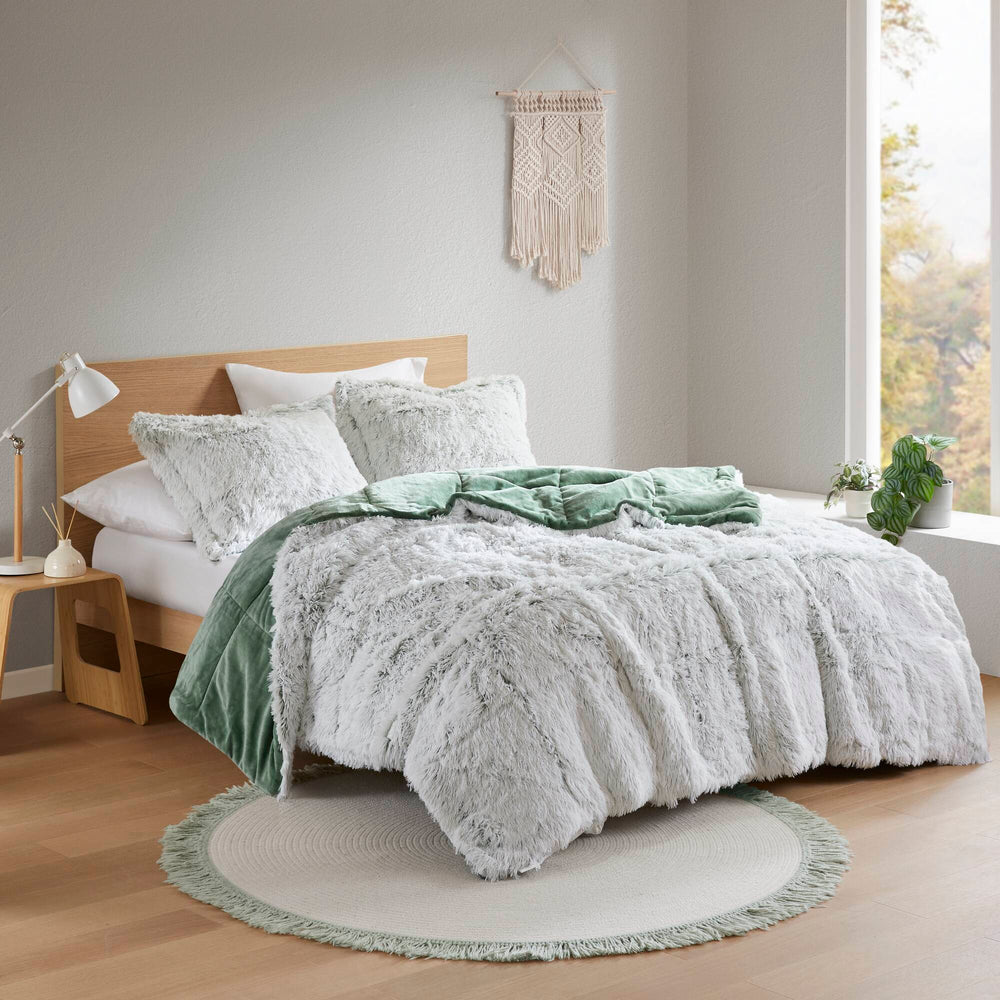 2 PCS Twin/Twin XL Shaggy Faux Fur Comforter Mini Set Green/White Media 1