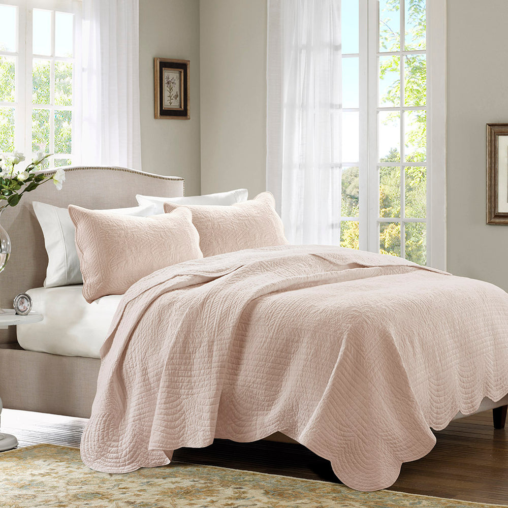 3 Piece Reversible Scalloped Edge Quilt Set Blush Full/Queen Media 2