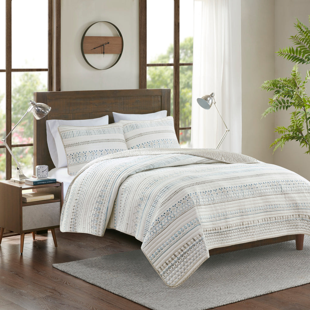 3 Piece   Seersucker Quilt Set Taupe/Blue King/Cal King Media 1