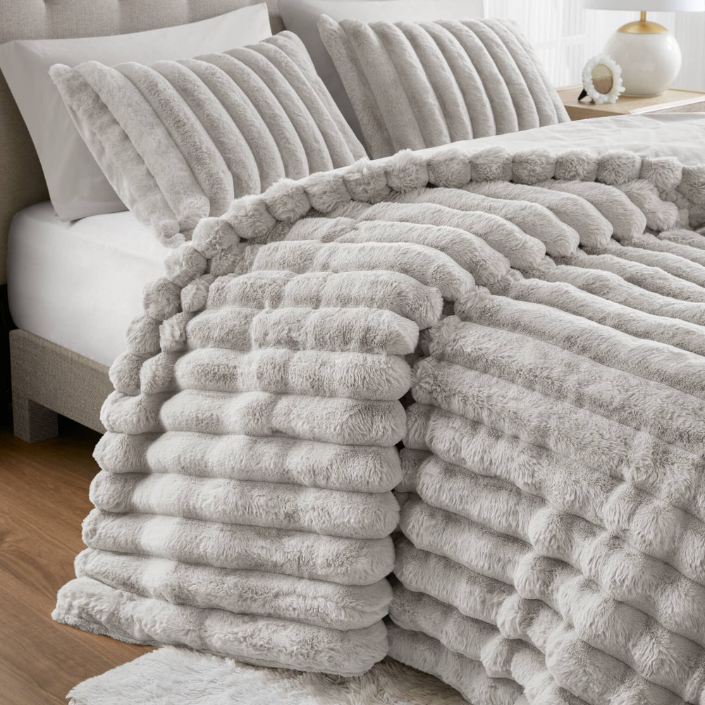 3 Pieces Full/Queen  soft Faux Fur Ribbed Comforter Set,Light Gray Media 19