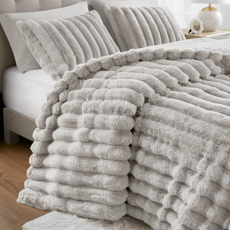 3 Pieces Full/Queen  soft Faux Fur Ribbed Comforter Set,Light Gray