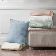 Reversible Scalloped Edge Quilt Set perspective