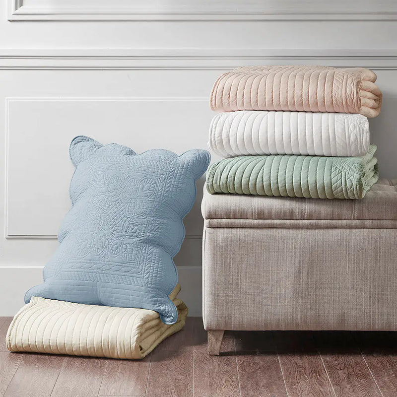 Reversible Scalloped Edge Quilt Set