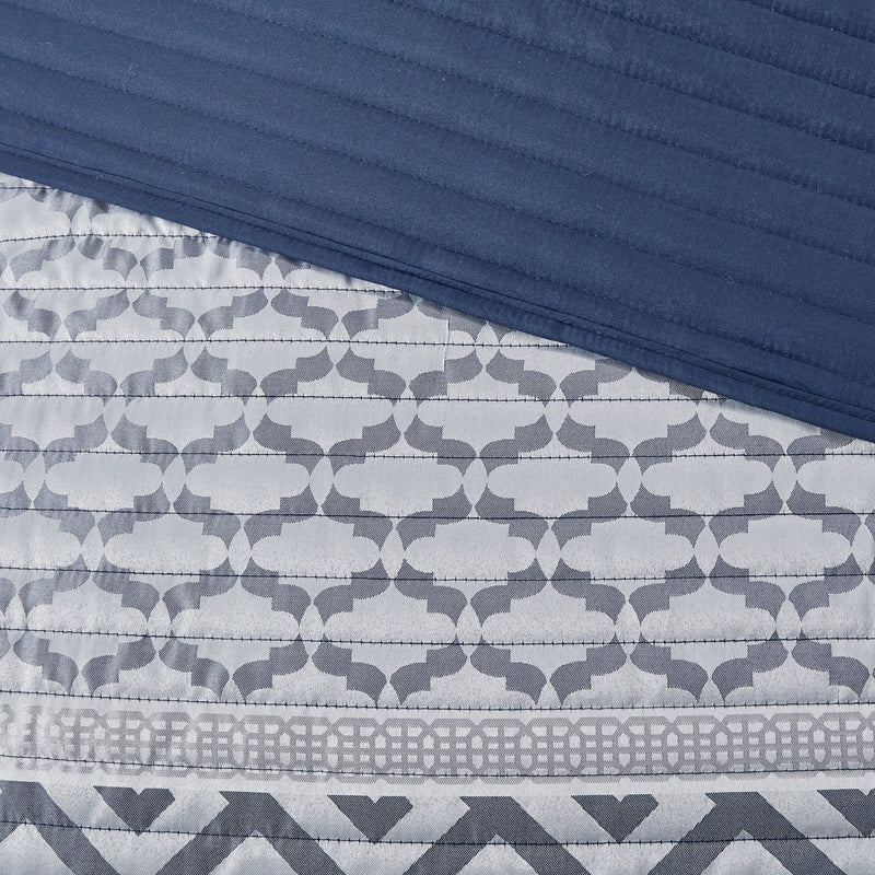 4 Piece Jacquard Quilt Set with Throw Pillow Navy King/Cal King