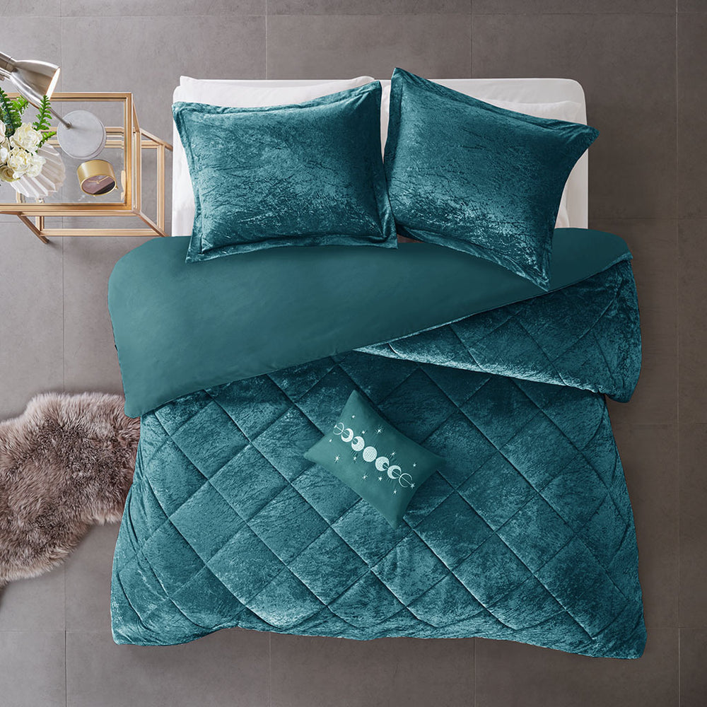 Full/Queen Velvet Duvet Cover Set with Throw Pillow Media 12