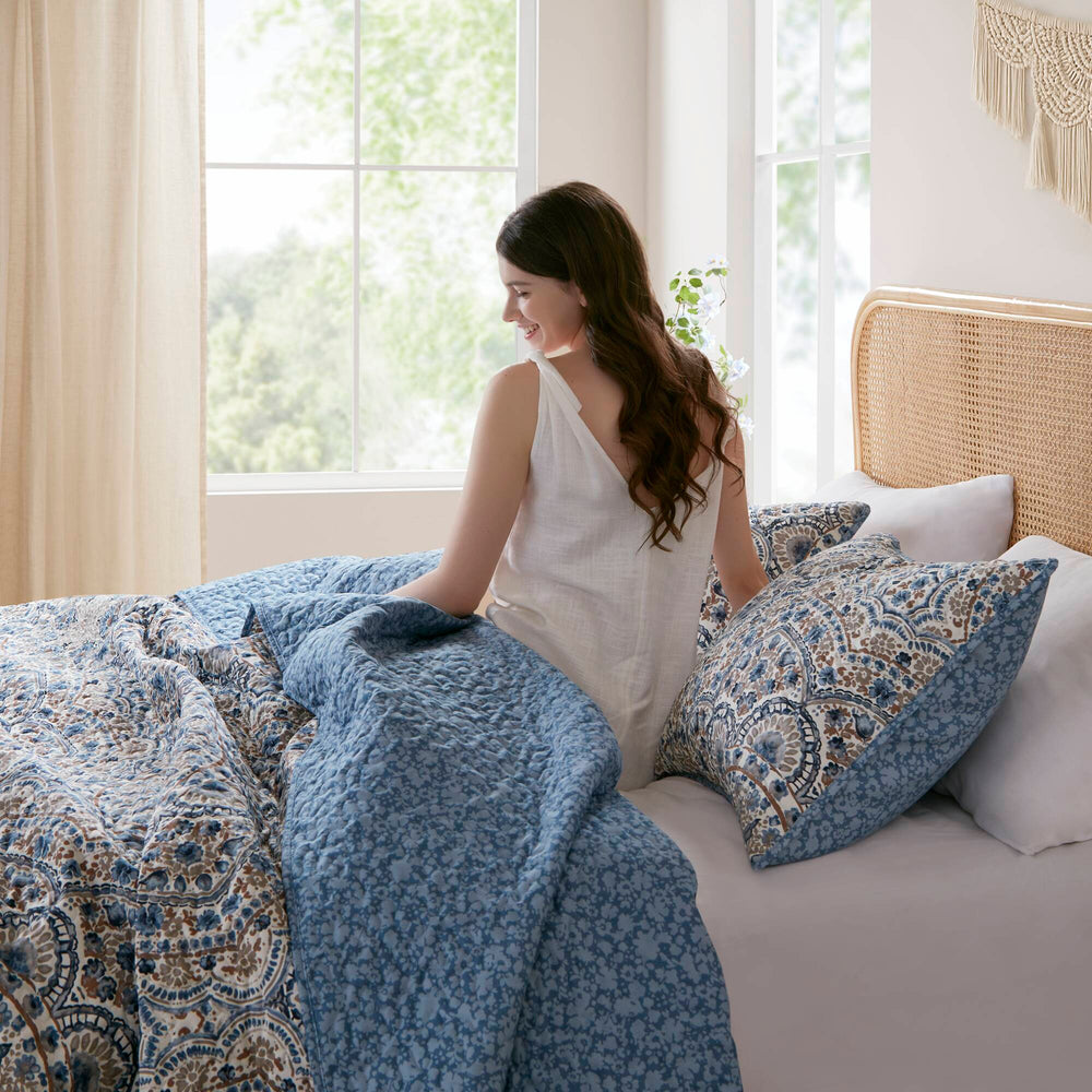 3-Piece King Boho Floral Reversible Quilt Media 21