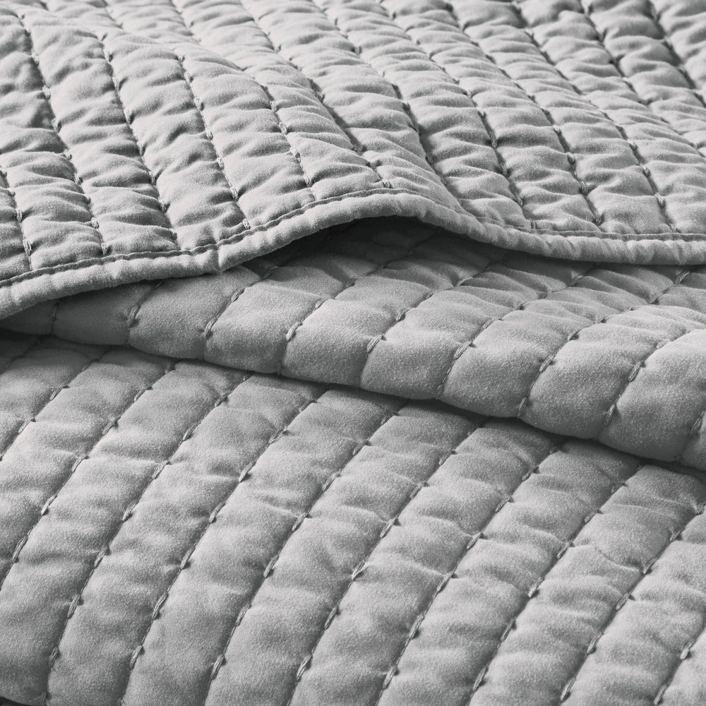 3 Piece Quilt Set Grey King/Cal King Media 9