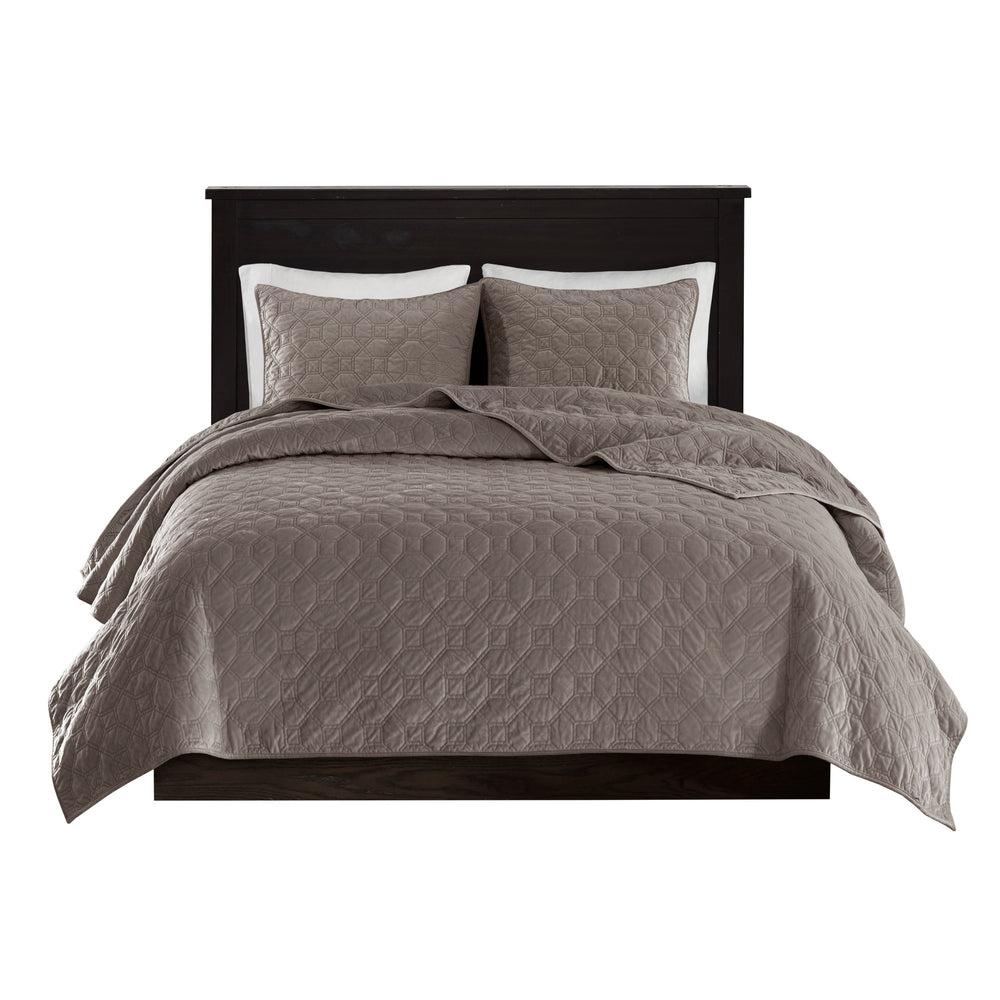 3 Piece Velvet Quilt Set Taupe King/Cal King Media 9