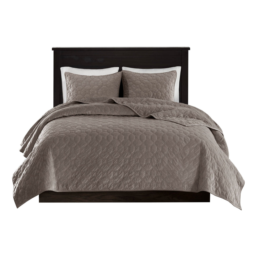 3 Piece Velvet Quilt Set Taupe King/Cal King Media 9
