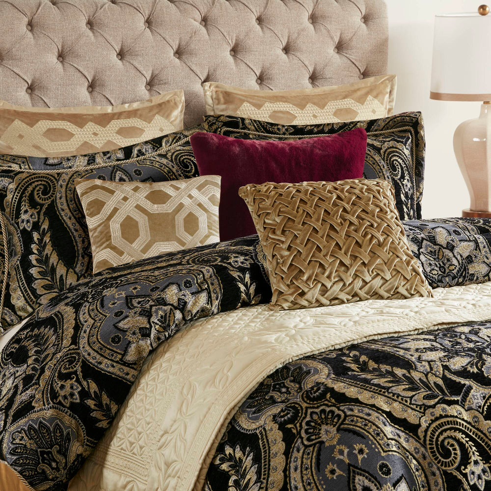 4 PCS King Comforter Set Media 7