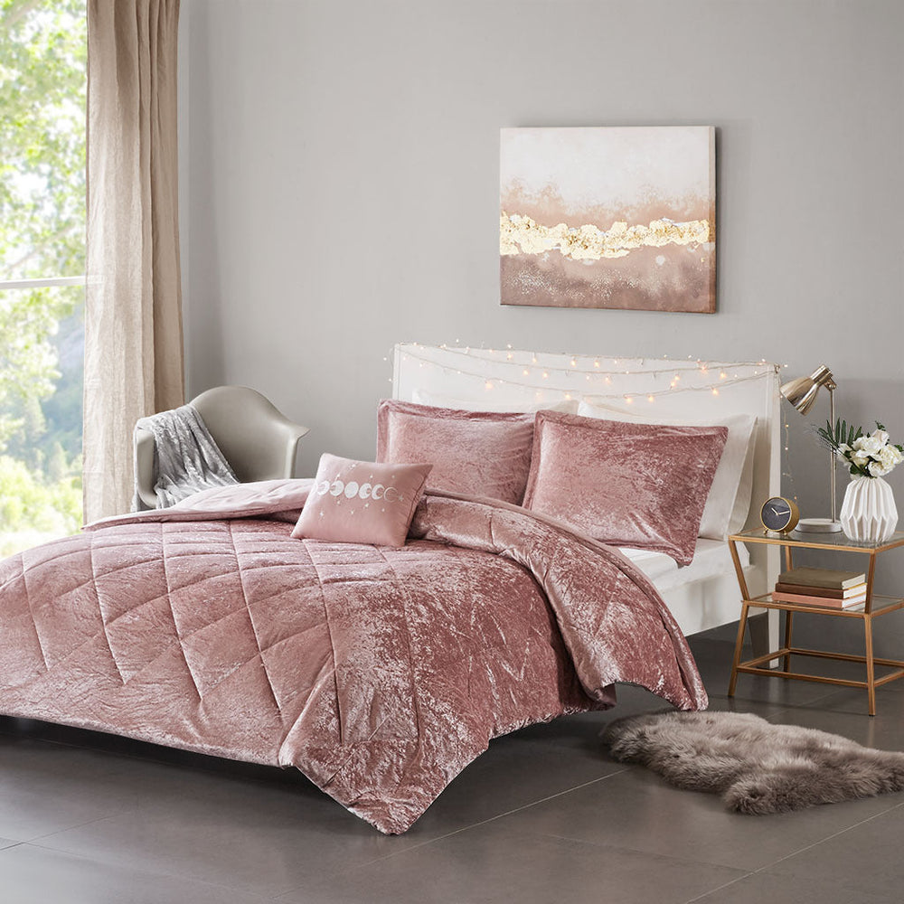 Full/Queen Velvet Comforter Set with Throw Pillow Media 1