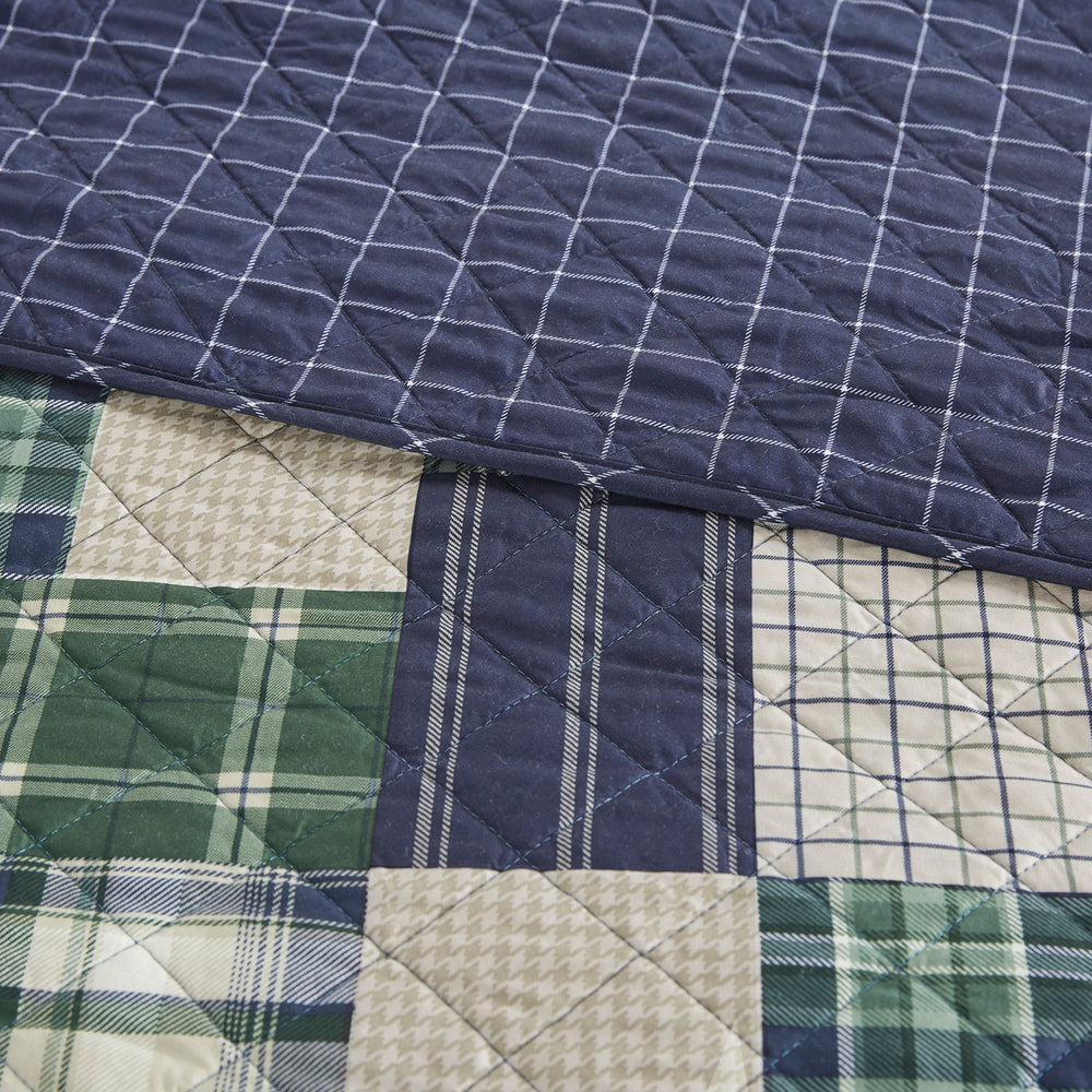 3 Piece Reversible Printed Quilt Set Green / Navy Full/Queen Media 3