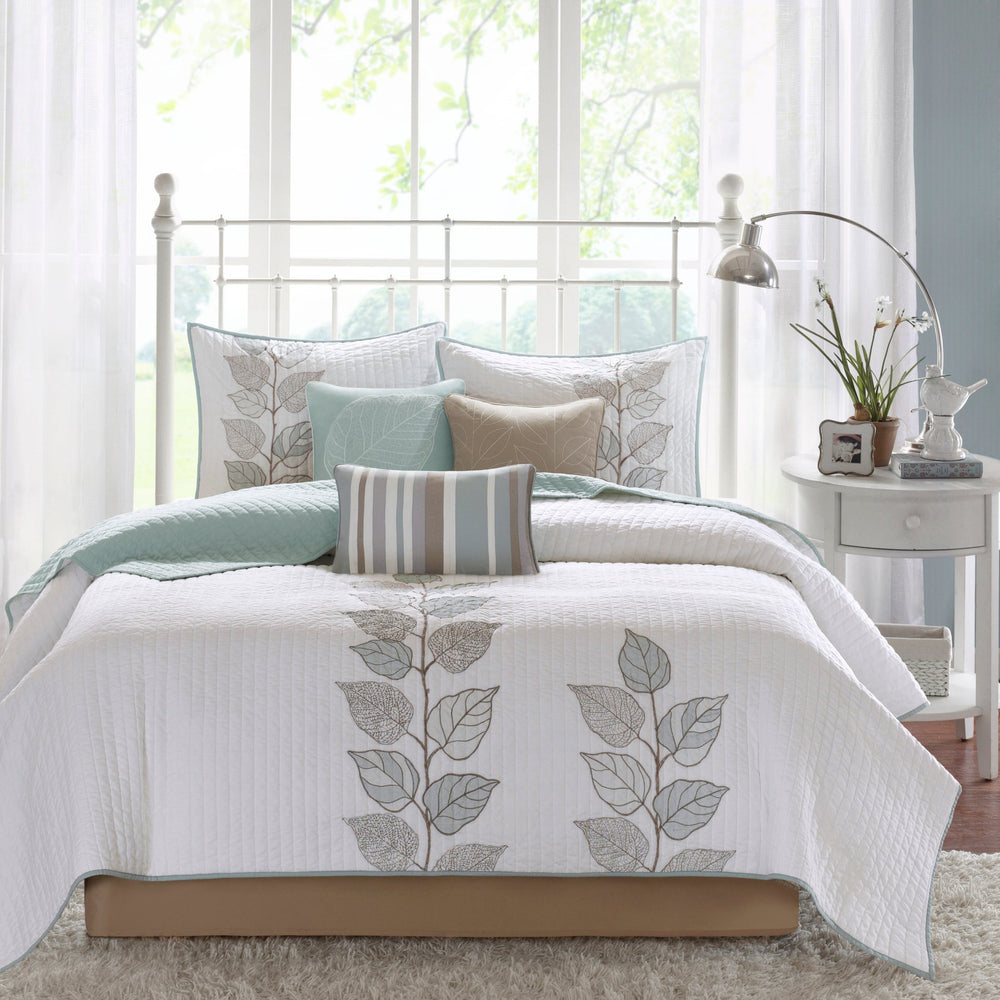 6 Piece Embroidered Quilt Set with Throw Pillows Blue King/Cal King Media 1