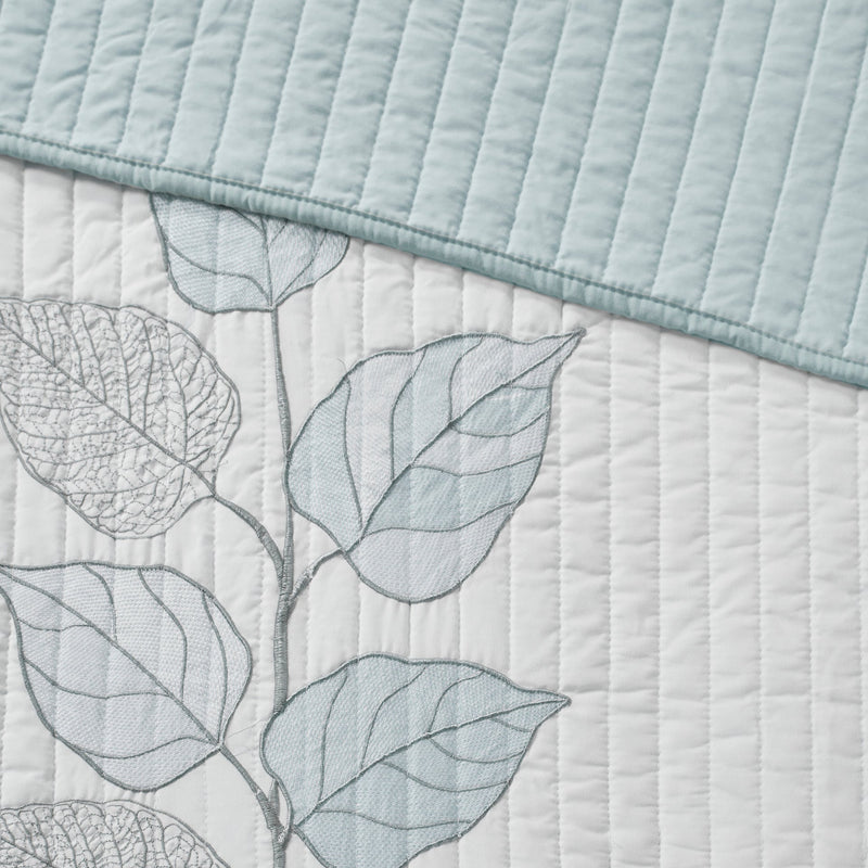 6 Piece Embroidered Quilt Set with Throw Pillows Blue Full/Queen