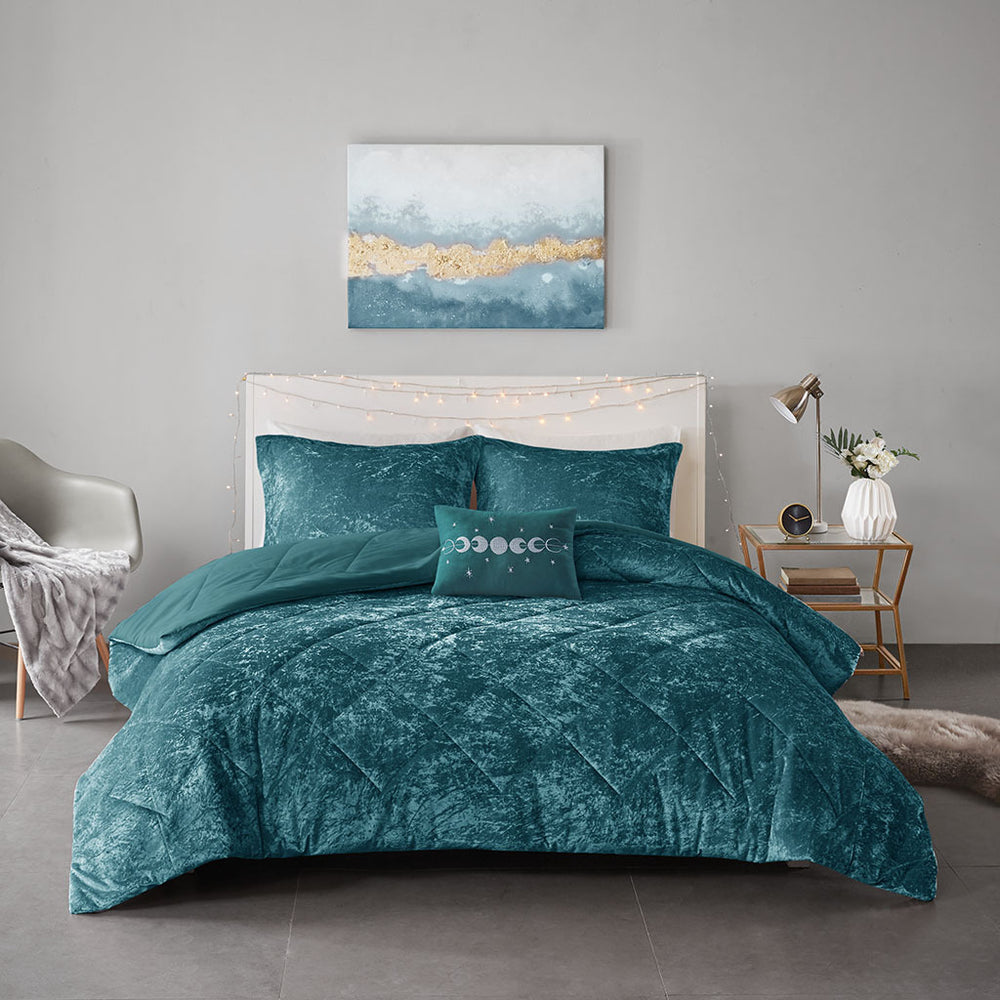 Twin/Twin XL Velvet Comforter Set with Throw Pillow Media 3