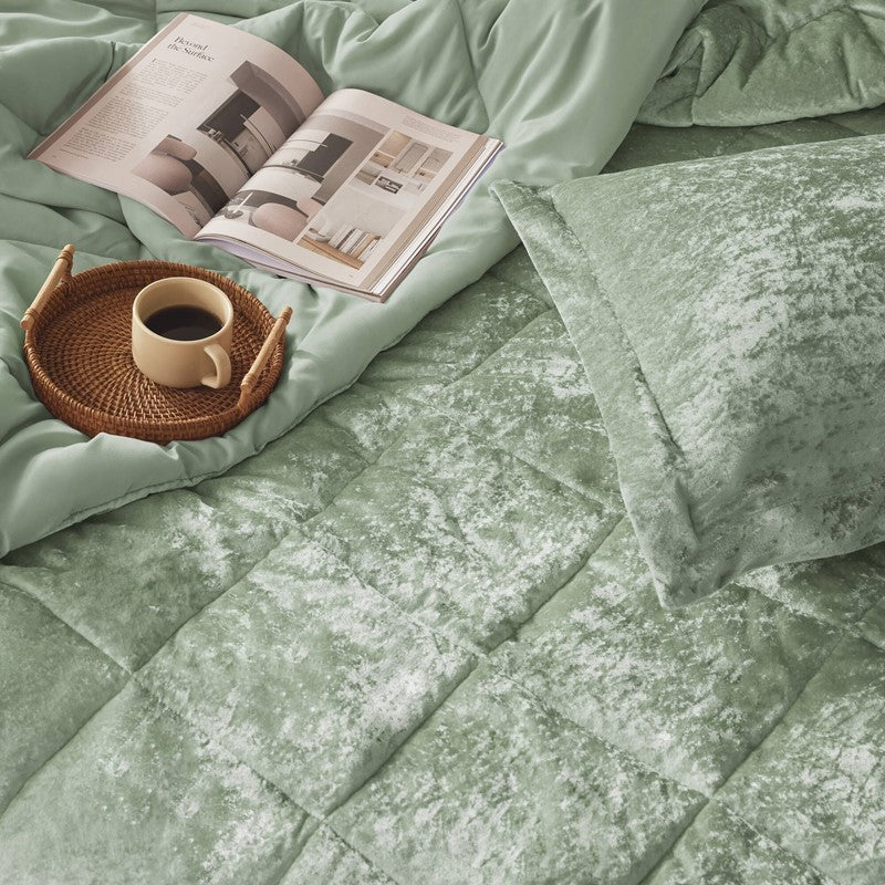 4PCS King/Cal King Velvet Duvet Cover Set with Throw Pillow Media 2