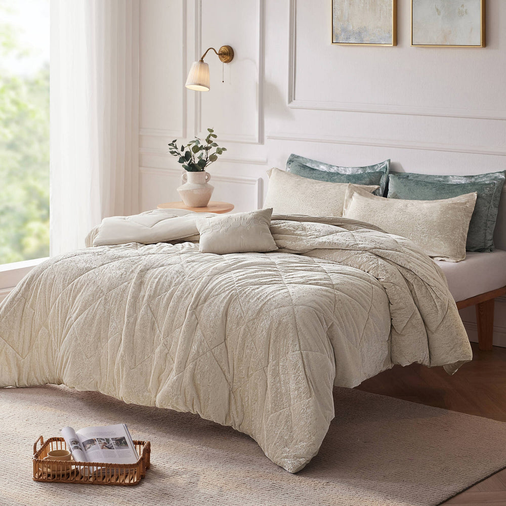 4 PCS King/Cal King Velvet Duvet Cover Set with Throw Pillow Champagne Media 5