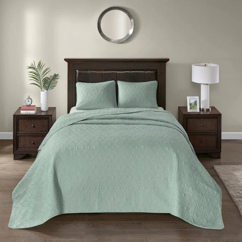 Reversible Quilt and Bedspread Set