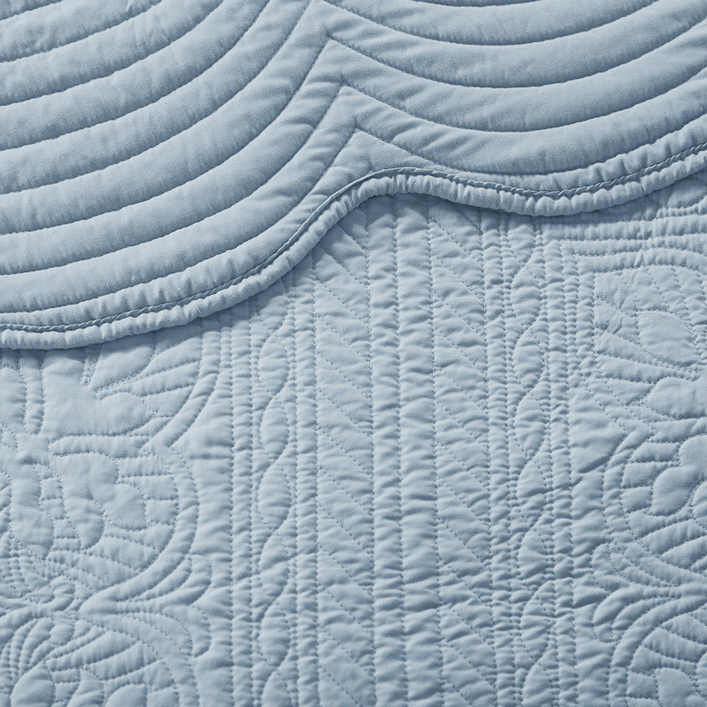 3 Piece Reversible Scalloped Edge Quilt Set Blue King/Cal King Media 9
