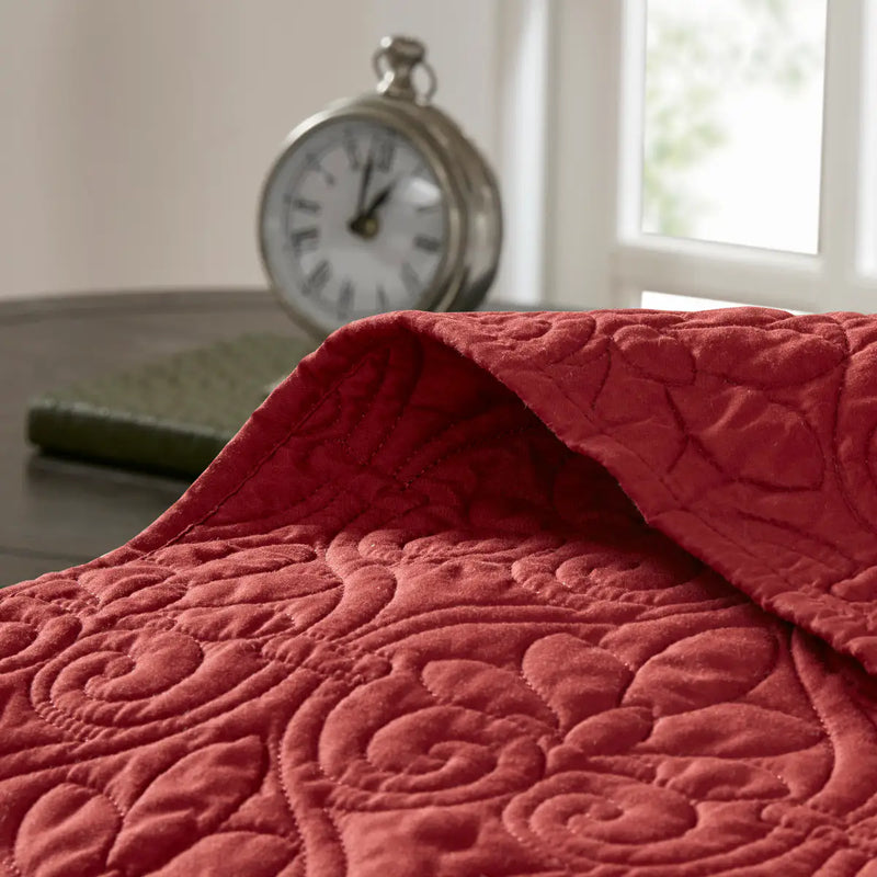 Reversible Quilt and Bedspread Set