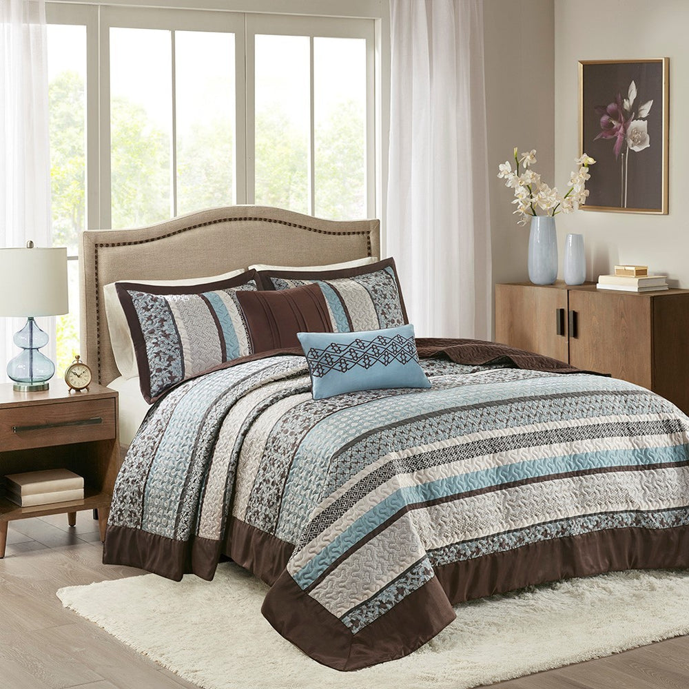 5 Piece Jacquard Quilt Set with Throw Pillows Blue King/Cal King Media 1