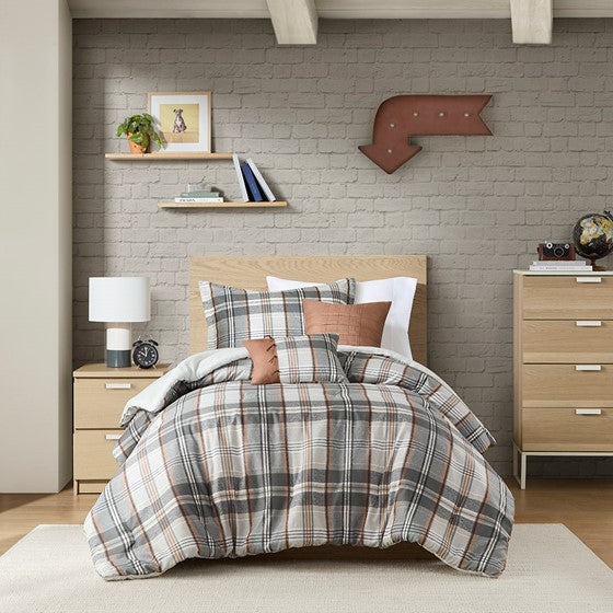 Full/Queen Plaid Comforter Set
