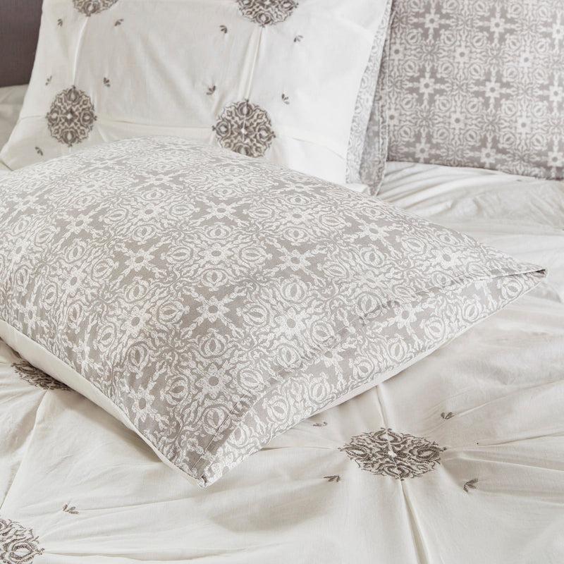 Full/Queen 4 Piece Embroidered Cotton Reversible Duvet Cover Set
