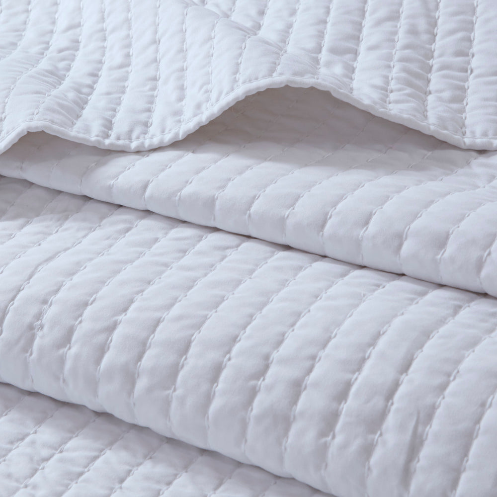 3 Piece Quilt Set White Full/Queen Media 10