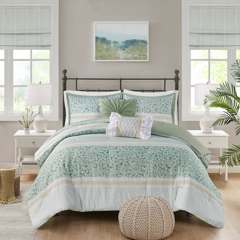 King/Cal King 5 Piece Seersucker Comforter Set with Throw Pillows