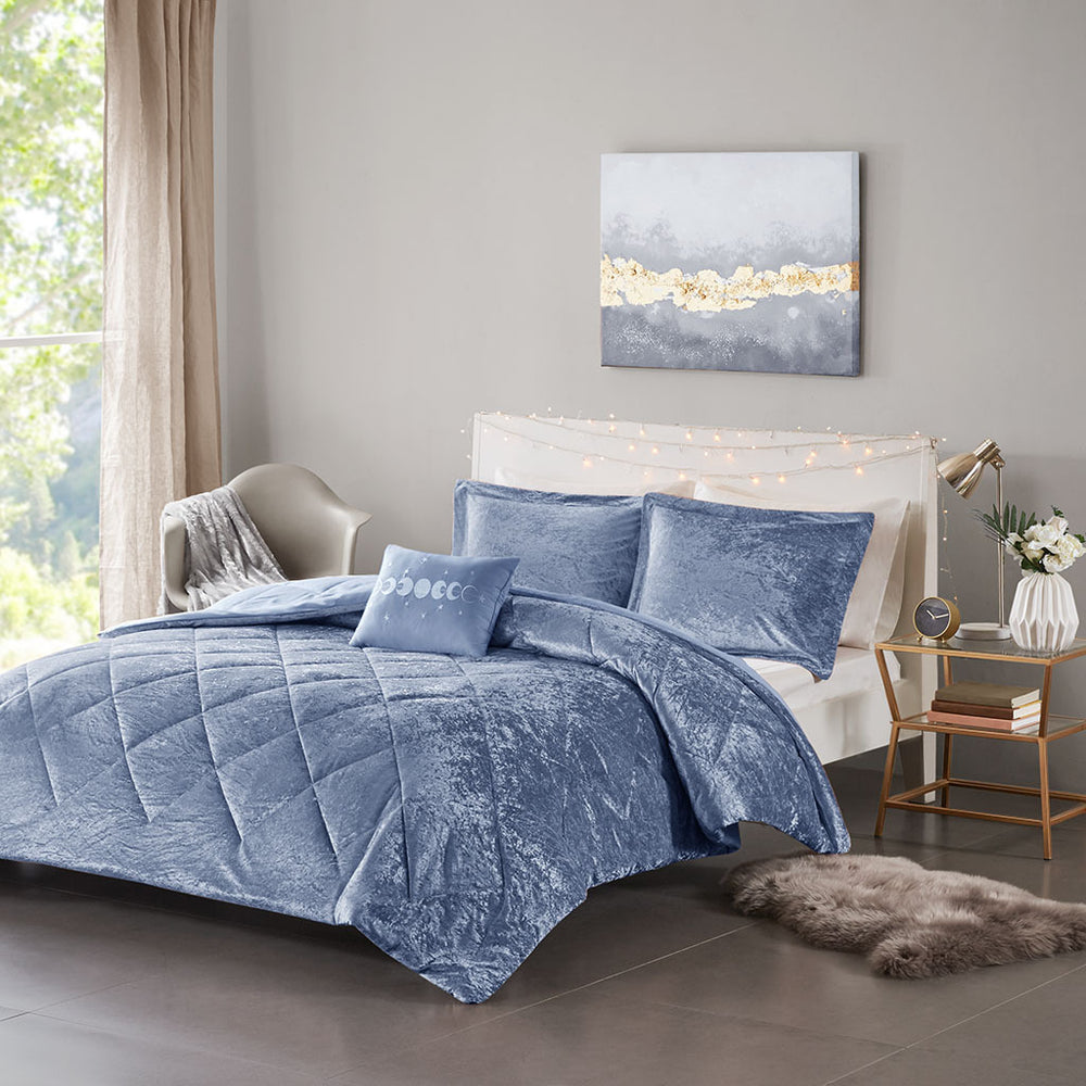 King/Cal King Velvet Comforter Set with Throw Pillow Media 1