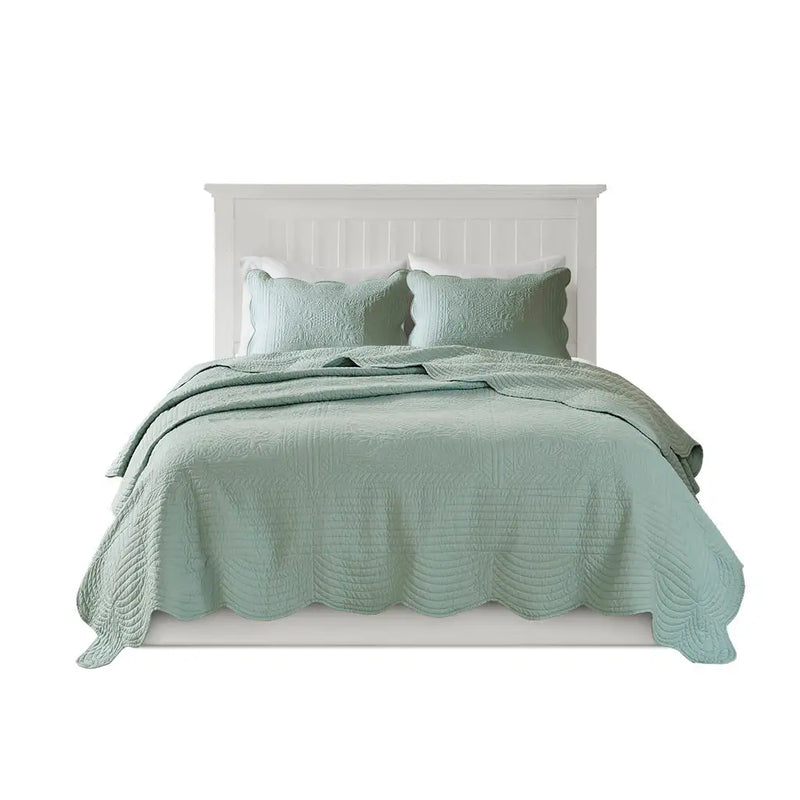 Reversible Scalloped Edge Quilt Set