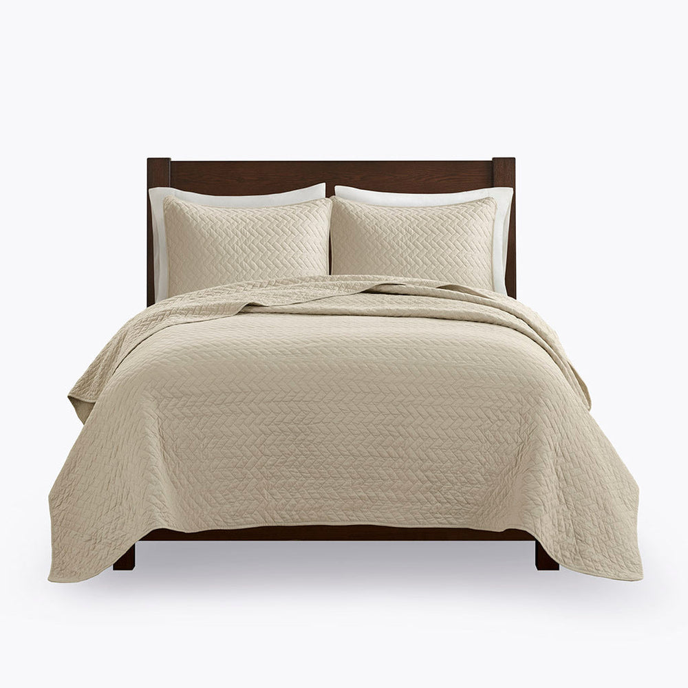 Queen 3 Piece Luxurious Oversized Quilt Set Media 4