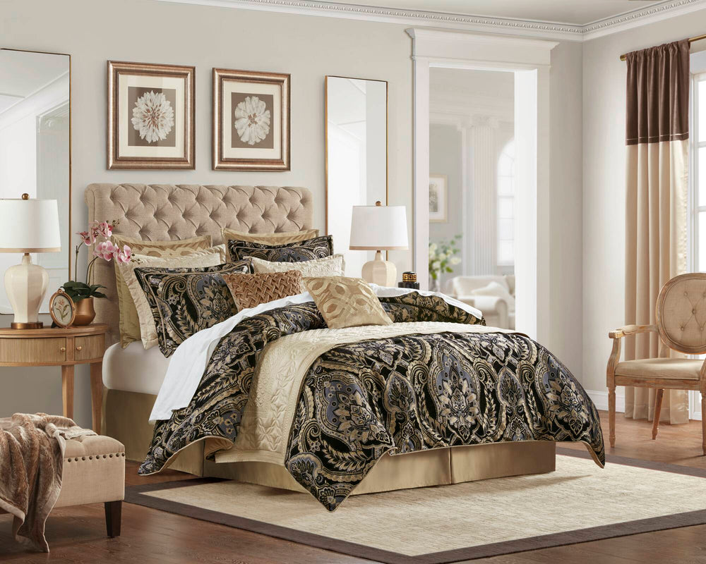 4 PCS King Comforter Set Media 10