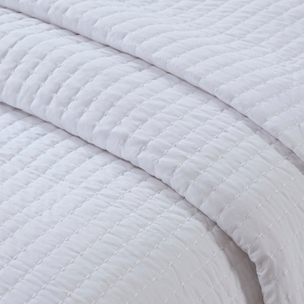 3 Piece Quilt Set White King/Cal King Media 9