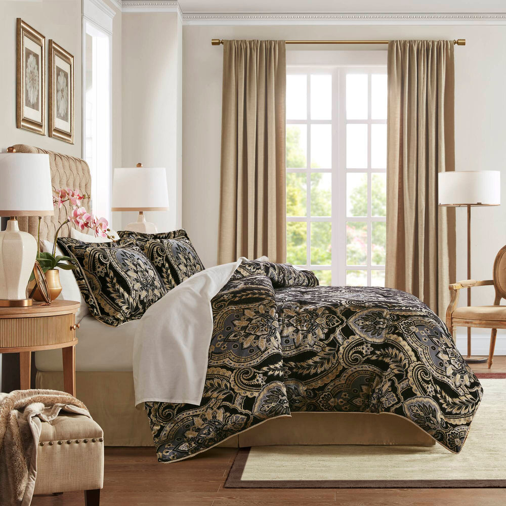 4 PCS King Comforter Set Media 4
