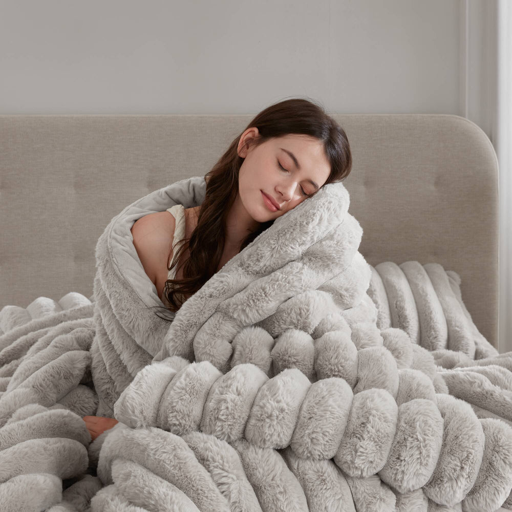 3 Pieces King  soft Faux Fur Ribbed Comforter Set,Light Gray Media 19
